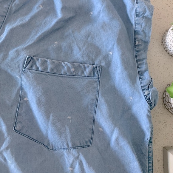 JACHS GIRLFRIEND chambray palm tree button down top size L - Picture 5 of 16